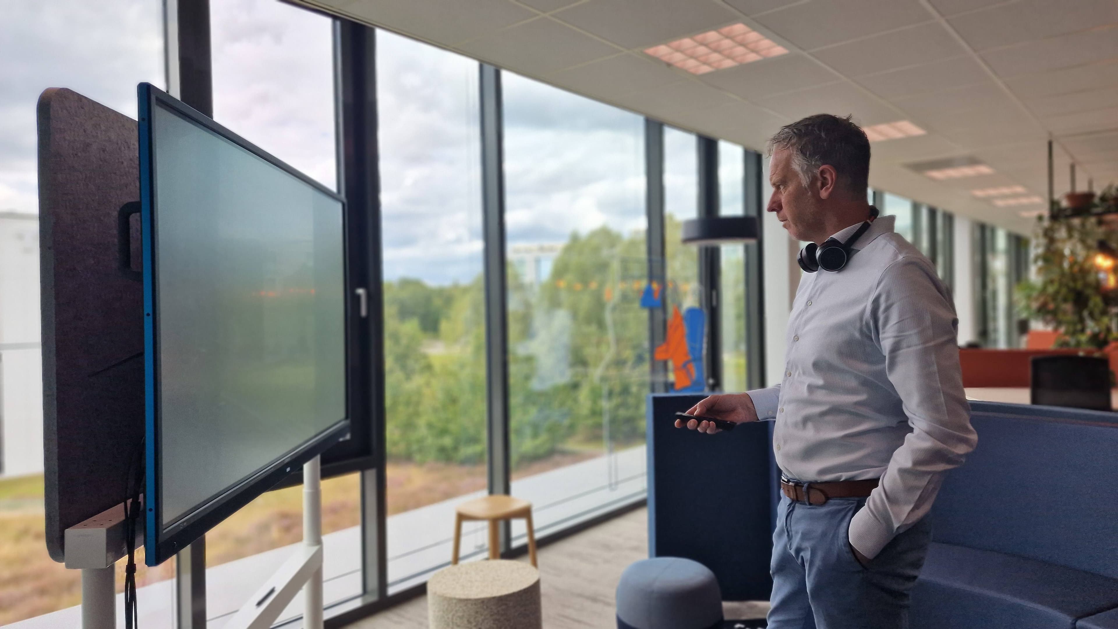 Consultant presenteert bij Surface Hub